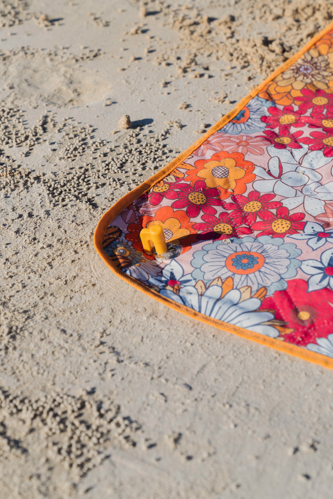 Good Vibes™ 2x2m Premium Picnic Mat Blanket, Waterproof Base, Carry Strap, Storage Pocket, 4 Ground Pegs - Retro Summer